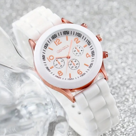 Elegant Quartz Watch W/Fashionable Silicone Strap And Dial Numerical Scales - Picture 6 of 8